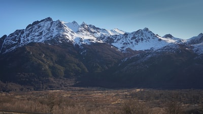 白昼雪山